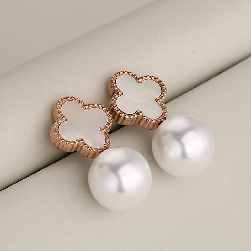 Fashionable, minimalist, retro Korean version Lucky Clover Pearl stainless steel earrings