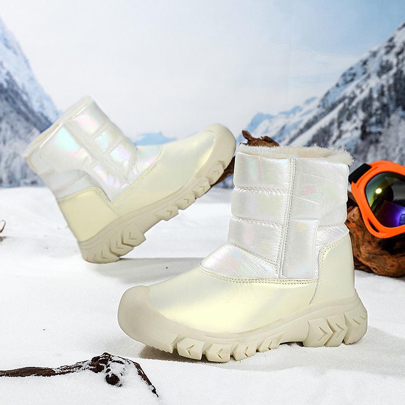 Rutschfeste Winterstiefel für Mädchen und Jungen – wasserdicht, samtgefüttert, hoher Schaft aus Leder.