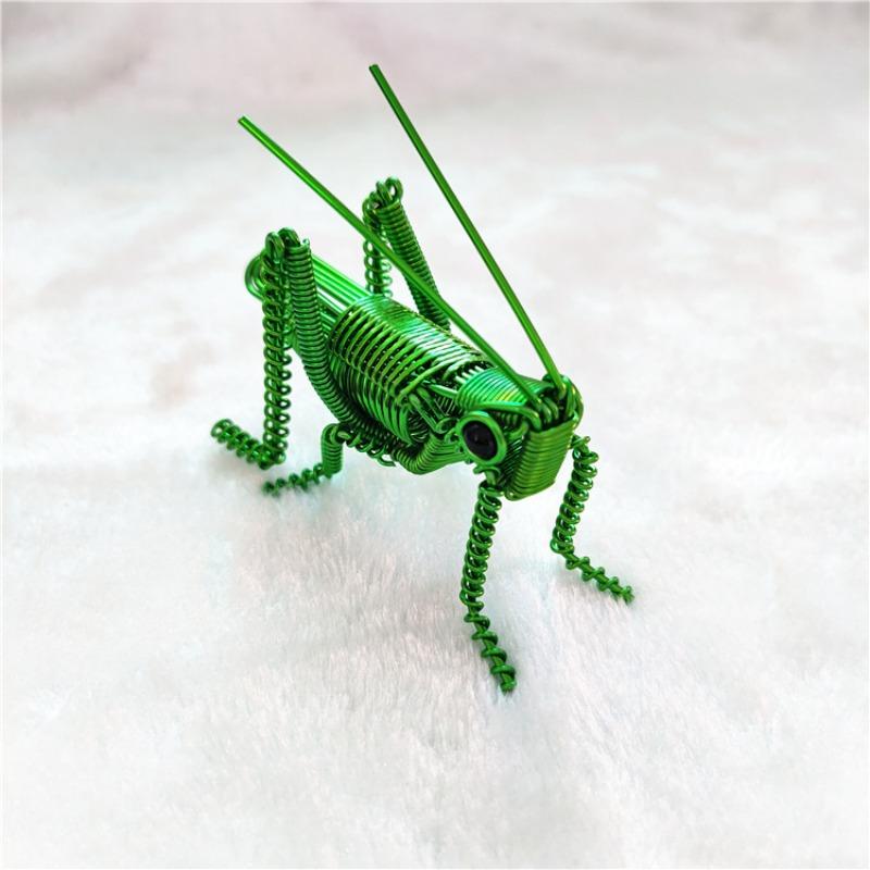2Pcs Handmade Grasshopper Model Aluminum Wire Model Animal Ornament Creative Iron Wire Ornament