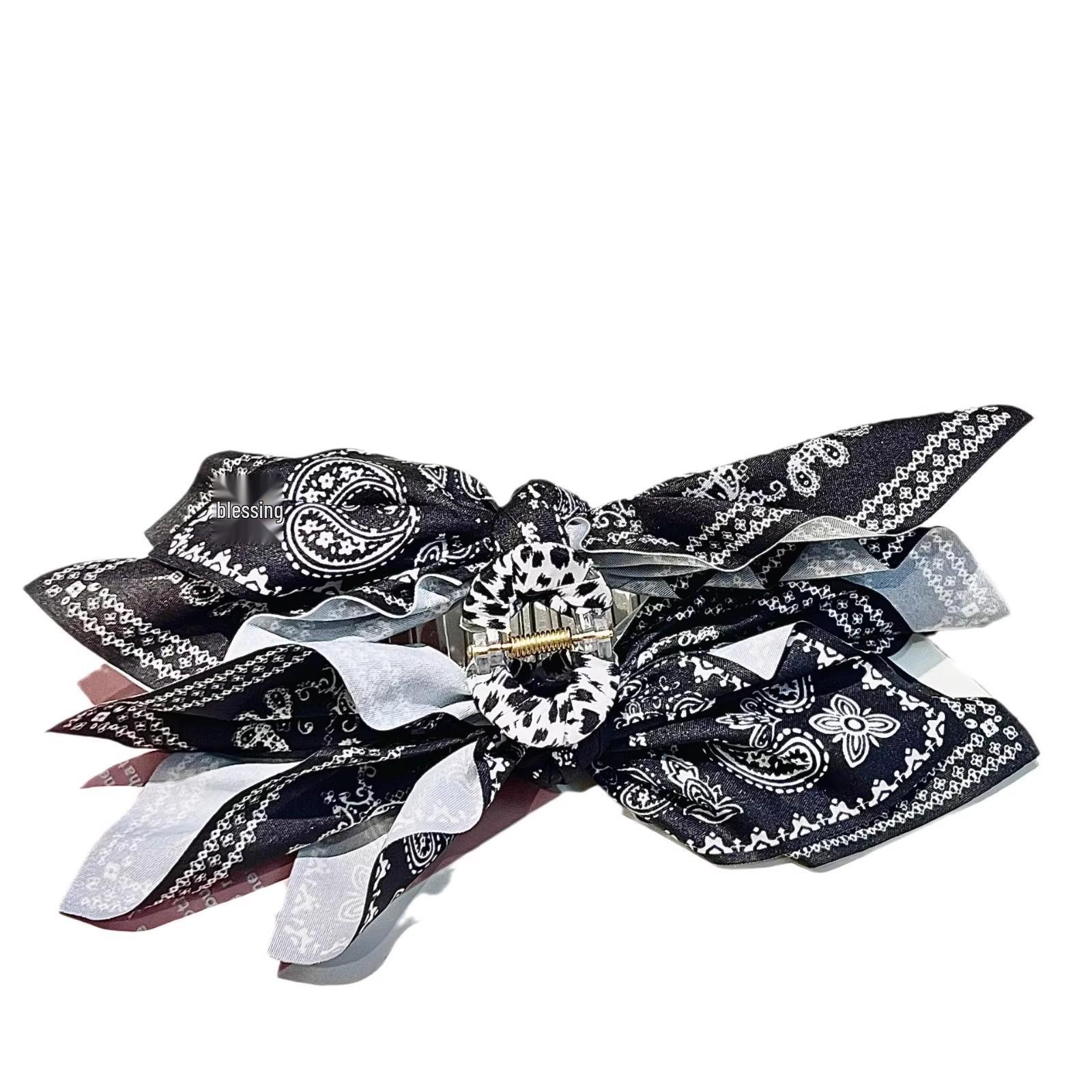 

«2024 Двусторонний зажим в виде цветка акулы из кешью: Модная заколка-бантик для летних отпускных хвостиков.