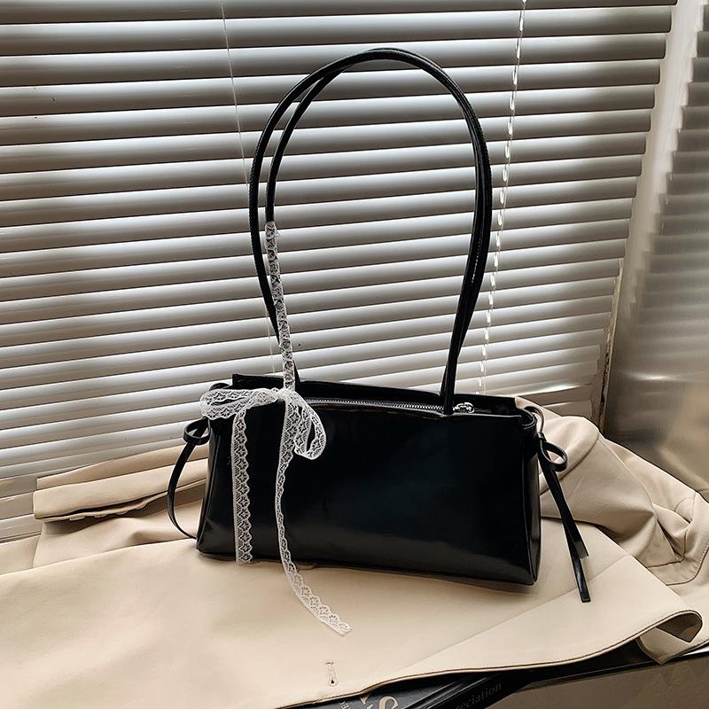 

Корейская милая сумка подмышку для девочки 2025 новая модная сумка-подушка с бантом премиальная текстура универсальная сумка через плечо чёрный