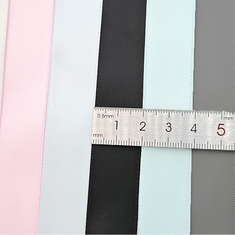 Lesklé 2cm ploché hedvábné tkaničky do neformálních německých tréninkových bot - Jeden pár