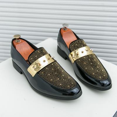 Mode Mode Luxus Punk Web-Berühmtheit Herren Flats Nieten Herren Freizeitschuhe Slipper Lazy Designer Loafers Sapato Social Masculino