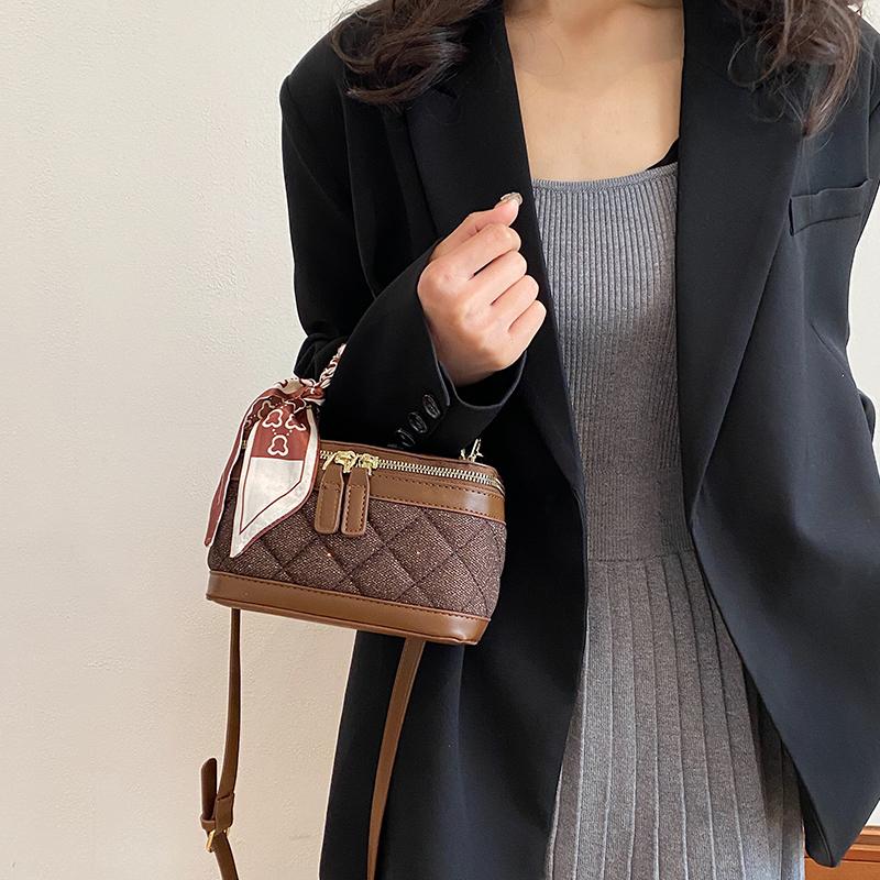 Сумка-коробка Crowd design для женщин на весну — фото 3