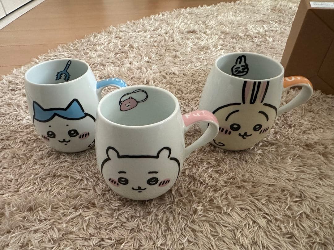 Chikawa face mug set three Hachiware rabbit.