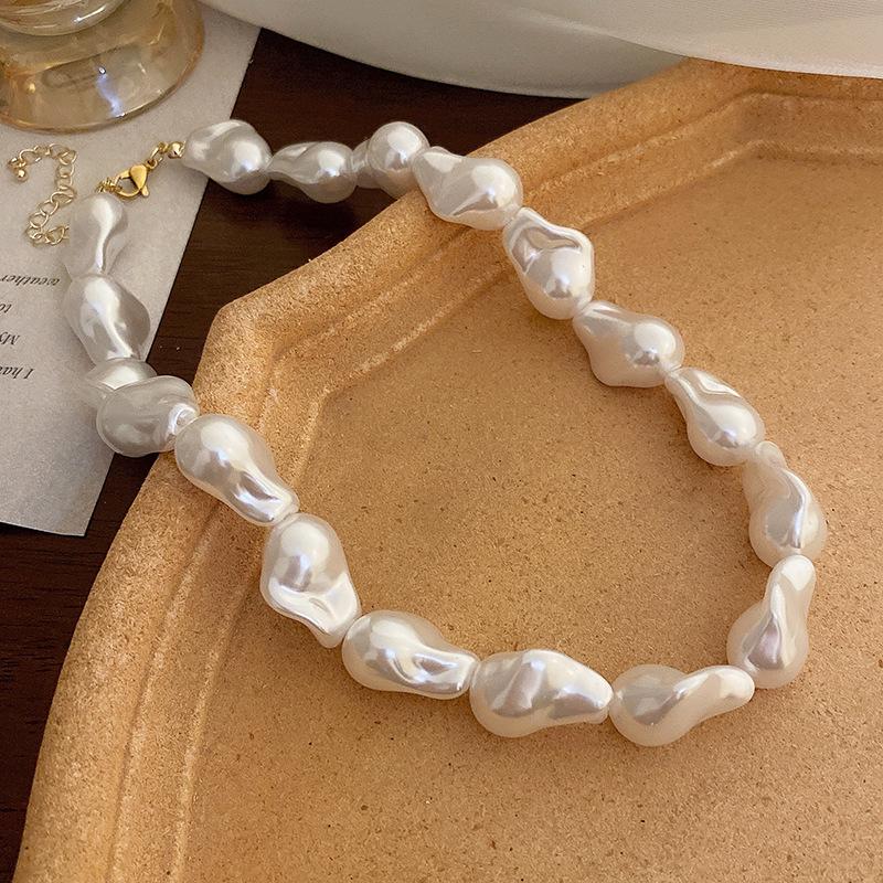 French Retro Temperament Baroque Pearl Necklace Women's Elegant Versatile Collarbone Chain Light Luxury Necklace