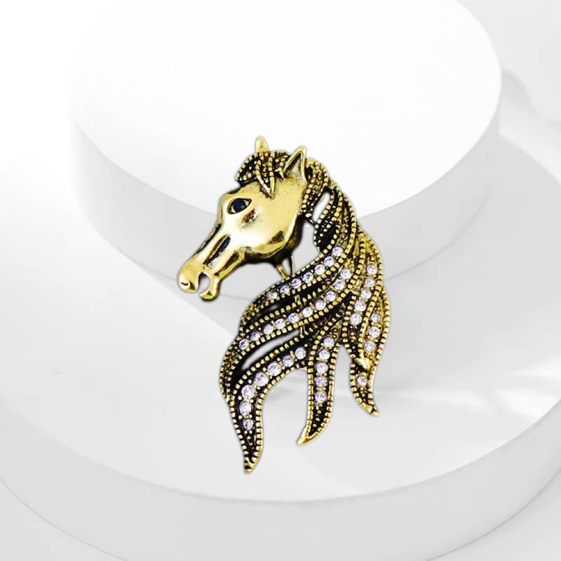 Elegant Retro Zodiac Horse Head Brooch - High-End Fashion Animal Pin for Women