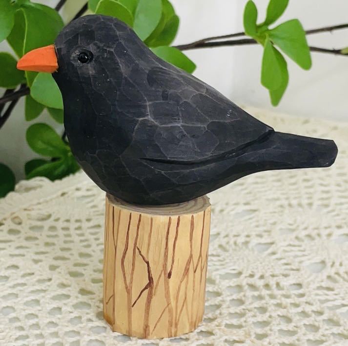 Wooden Craft Bird Figurine With Modern Minimalist Style For Living Room Decor Or Gift