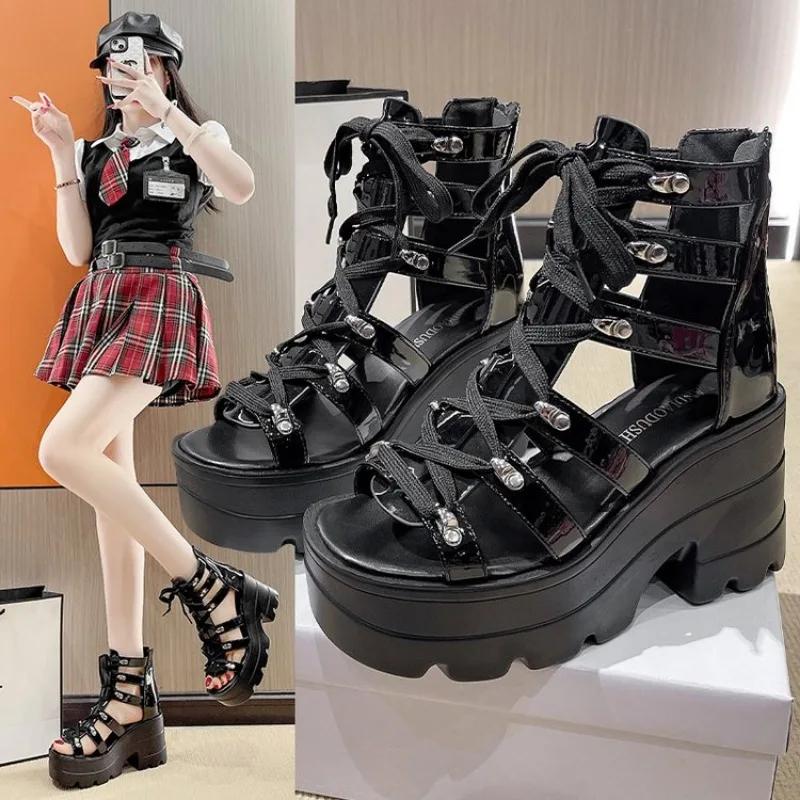 Módní dámské sandály 2025 Nové duté ležérní dámské sandály s otevřenou špičkou a křížovými pásky Dámské boty Klínky Léto Velké 42 Římské