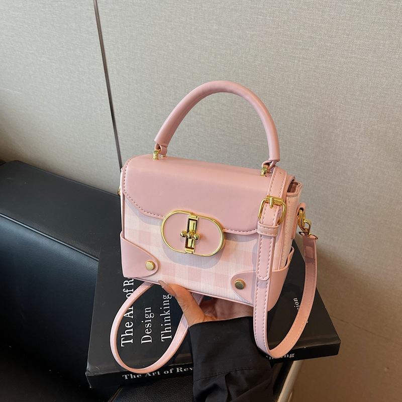 Today's popular bags are women's new high-end plaid one-shoulder messenger bags and small square bags.