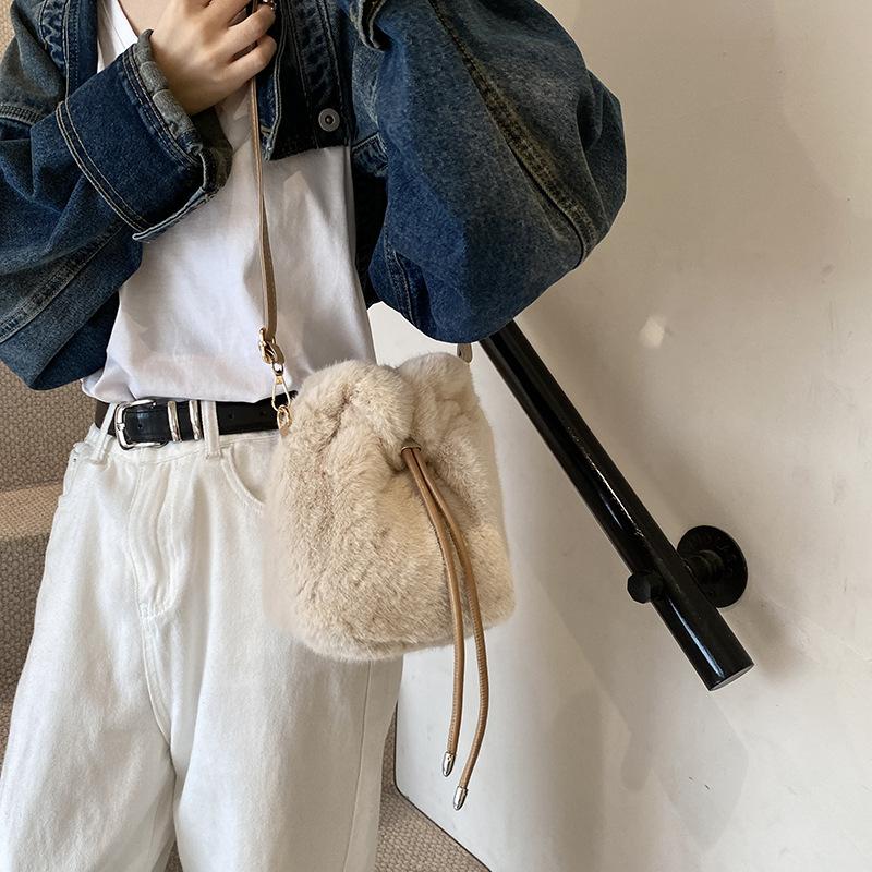 2025 New Bucket Bag New Women's Shoulder Messenger Chain Fashionable and Cute Versatile Plush National Style Lucky Bag