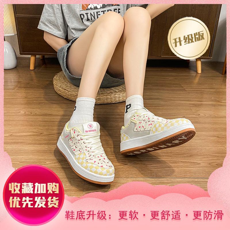 Original cranberry color matching platform bread shoes female cute versatile casual board shoes new little white shoes
