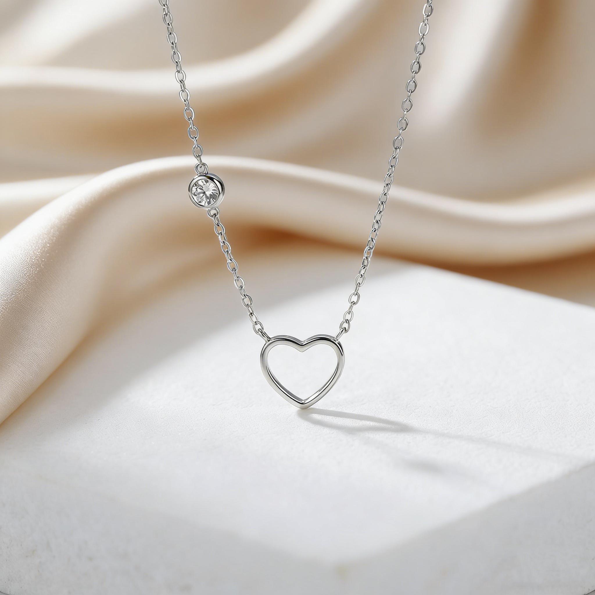 

18K Gold Plated Hollow Love Heart Pendant Necklaces for Women Stainless Steel Clavicle Chain Necklace Trendy Jewelry Gifts