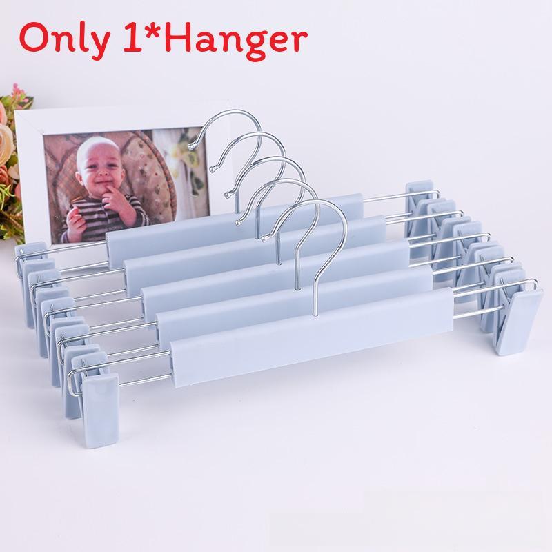 Modern Plastic Clothes Hangers With Antislip Design For Wardrobes And Garment Shops