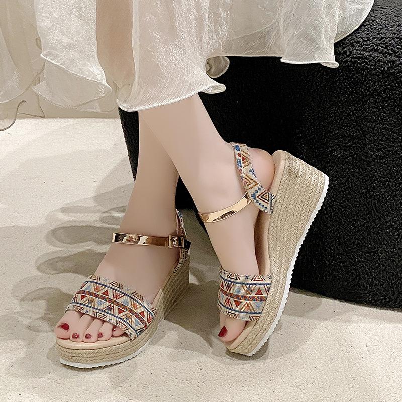 Fashion Versatile Sandals Women's 2025 Summer New European and American Buckle Platform Sandals Platform Cake Women's Sandals