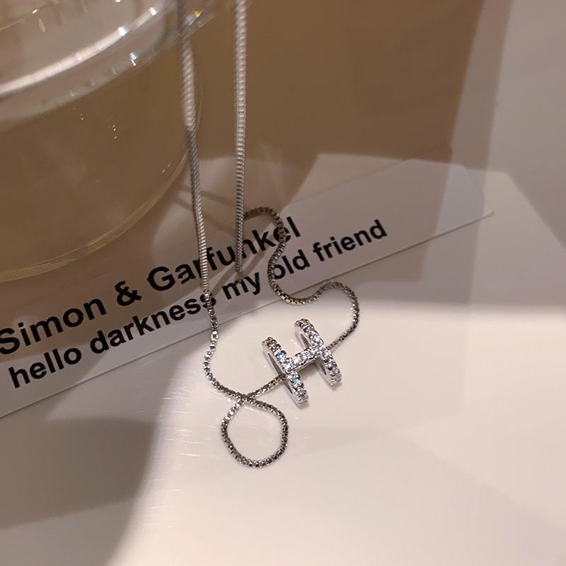 New trendy personalized letter pendant necklace, simple and cold style fashionable geometric collarbone chain