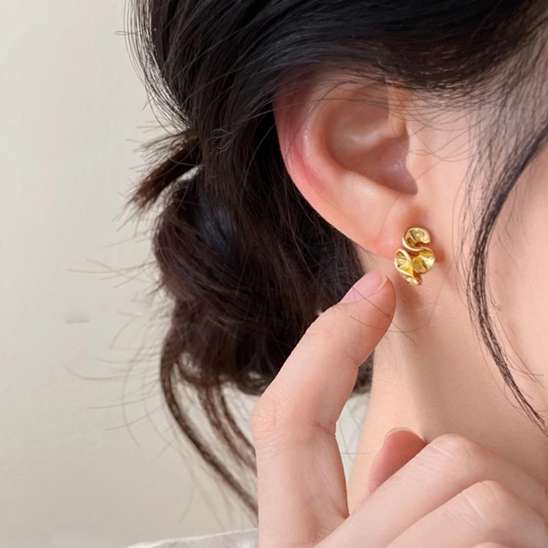 Elegant Flower Earrings Suitable for Women Comfortable Wear Ear Studs Suitable for Daily and Formal Occasions Wear