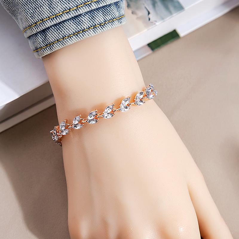Love Flash Diamond Bracelet, Fashionable Color Willow Leaf Diamond Jewelry Design Light Luxury Accessories