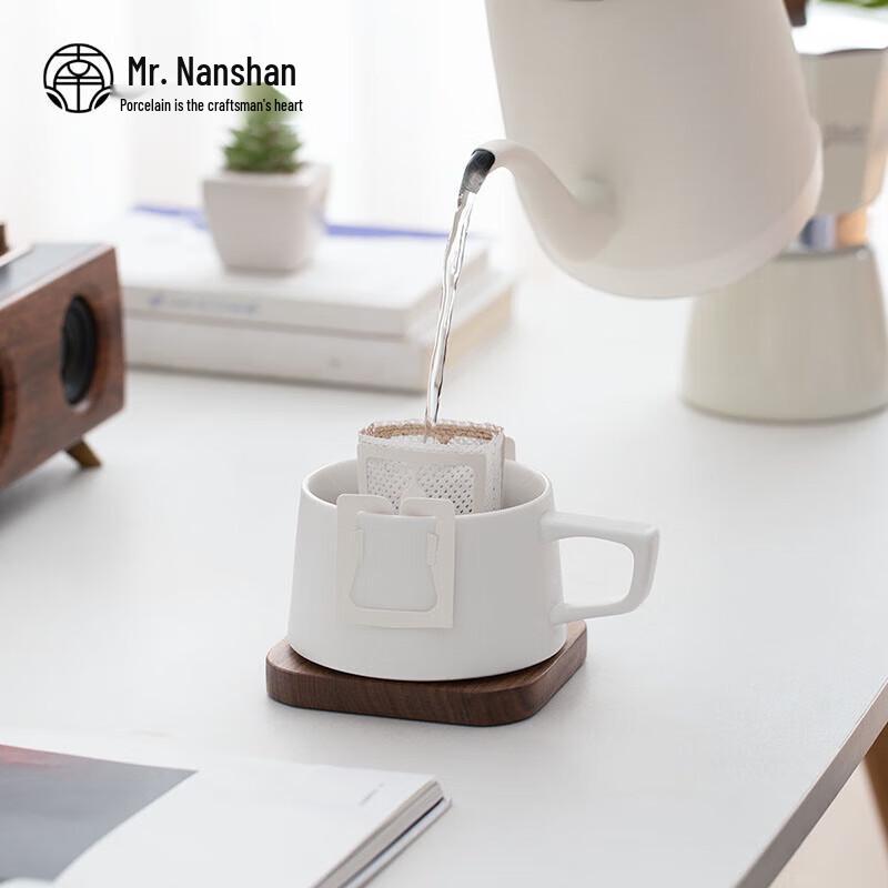 Nanshan Xiansheng Europäisches Keramik-Kaffeebecher- & Untertassen-Set mit Löffel