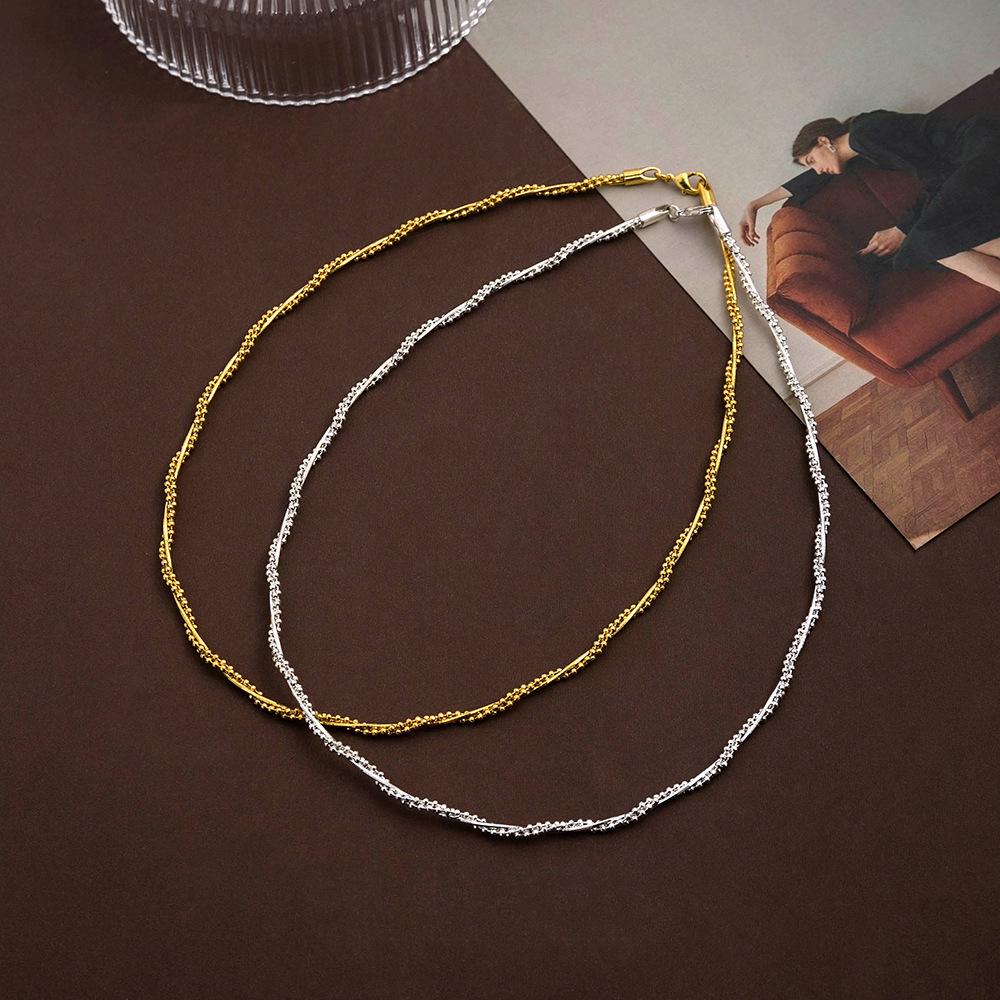 

Gold-Plated Wave Pattern Clavicle Chain Choker - Simple, Versatile, and Elegant Design
