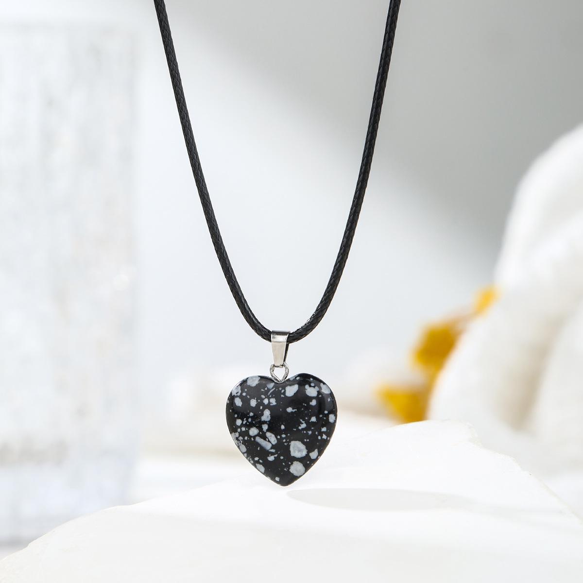 

Підвіска з натурального кристала у формі персикового серця - Авантюрин та Тигрове око, аксесуар у формі серця