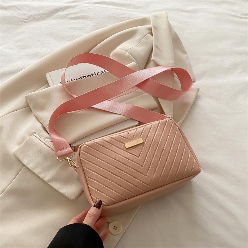 Women's Bag 2025 New Wavy Small Square Bag Embossed Camera Bag Casual Shoulder Bag Hair High Sense Internet Celebrity