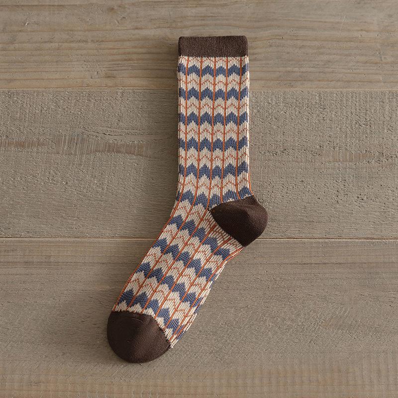 Autumn Winter Brown Mid Length Socks Fashion Grid Pattern Retro Fashion Mid Tube Sock Sweat Absorbing and Breathable Cotton Sock