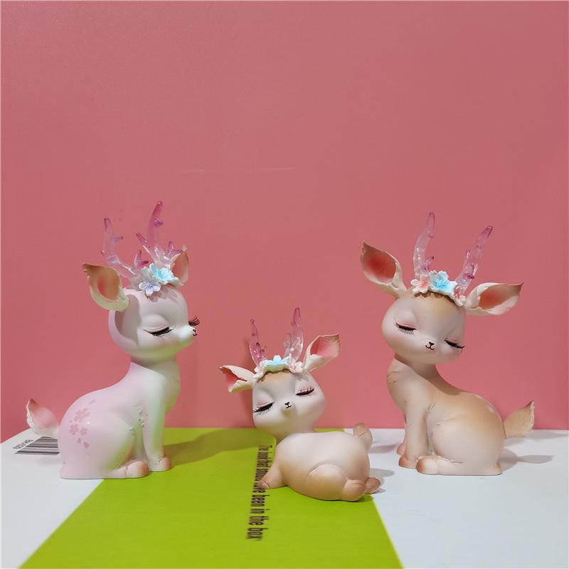 Huayun Little Deer Shaking Head Ornament for Car, Desktop, or Bedroom - Ideal Student Gift