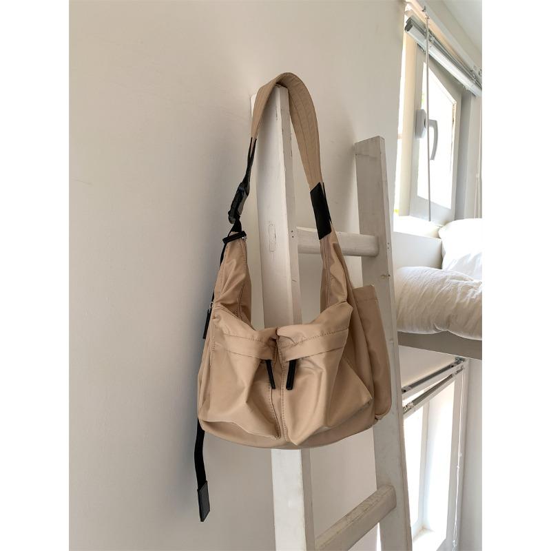 Casual nylon messenger bag large capacity neutral new shoulder bag fashionable versatile commuter dumpling bag