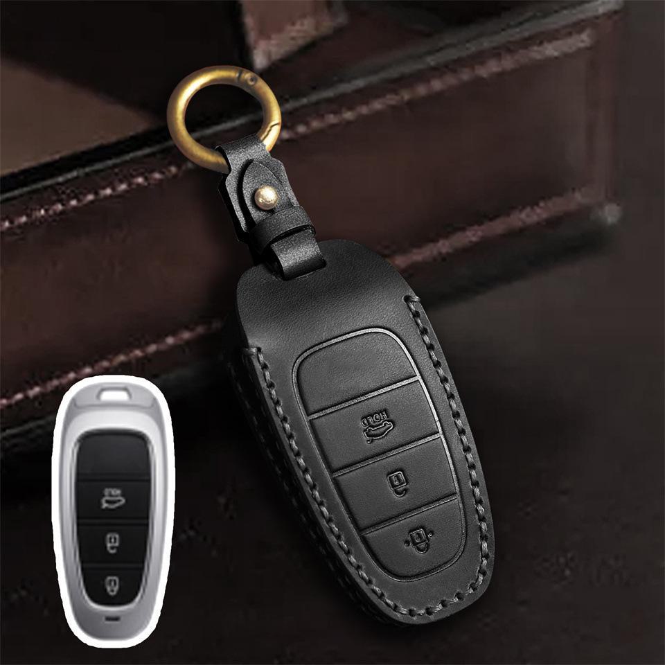 Moderne Autoschlüsselhülle STARIA/SONATA Lederschutzhülle mit Schnalle. Stilvolles und praktisches Accessoire für Ihren Autoschlüssel.