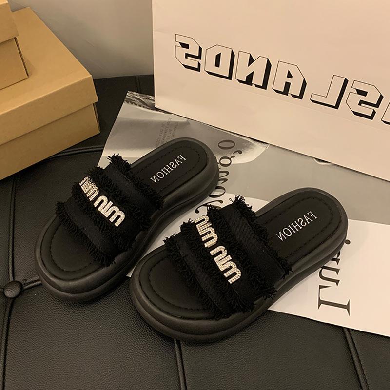 

The new popular beautiful cool slippers female summer wear fairy style versatile with skirt thick-bottomed beach slippers 40 чёрный