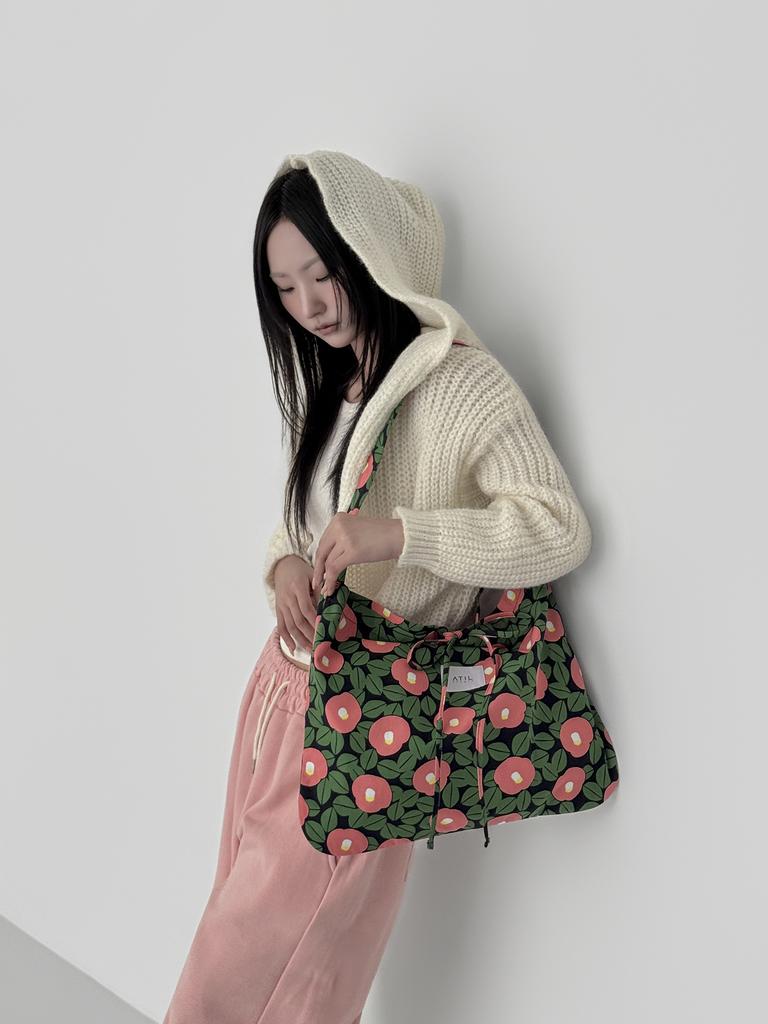 Atil Studio All Season Oxford Graphic Shoulder Bag _ [Coral Camellia]