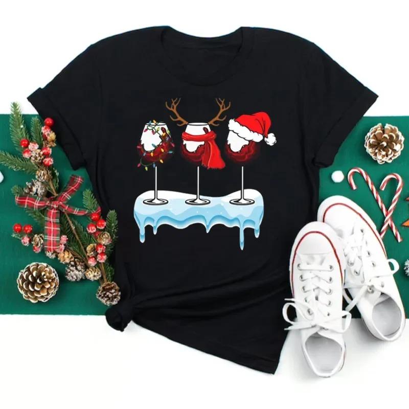 T-shirt Graphique Mignon de Noël Avec des Éléments Amusants de Verre à Vin, Bonhomme de Neige, Chapeau de Père Noël Designs T-shirt Décontracté Élégant à Manches Courtes