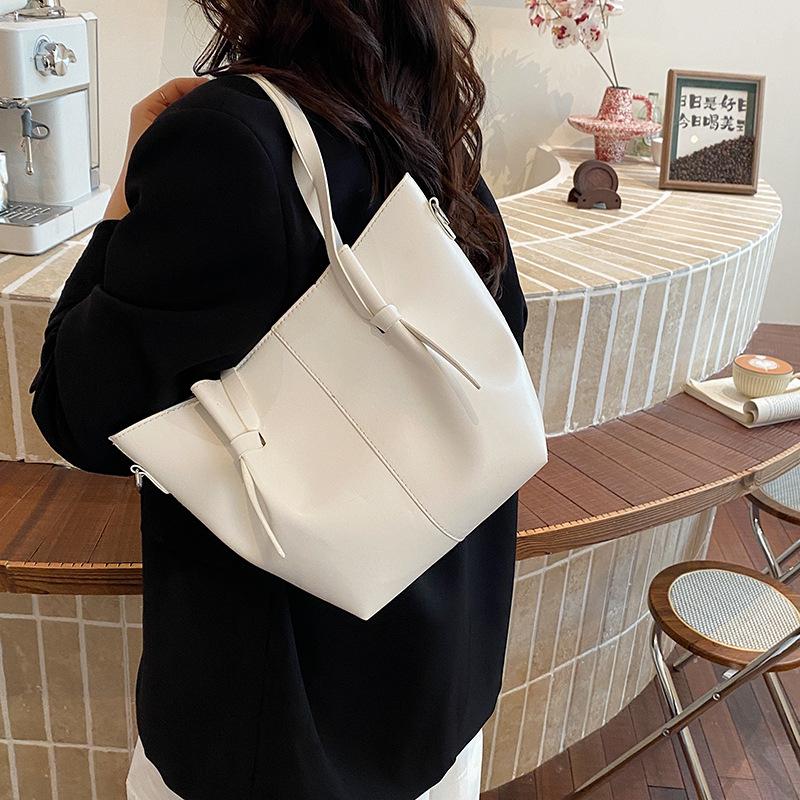 Spring new high-value commuter bag women's fashion commuter large-capacity shoulder oblique span tote bag