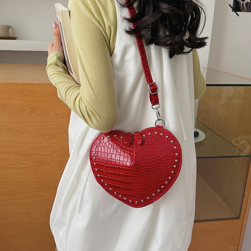 2026 New Super Exquisite Glossy PU Heart Shape Shoulder Bag Personality Solid Alligator Pattern Rivets Crossbody Bag for Women