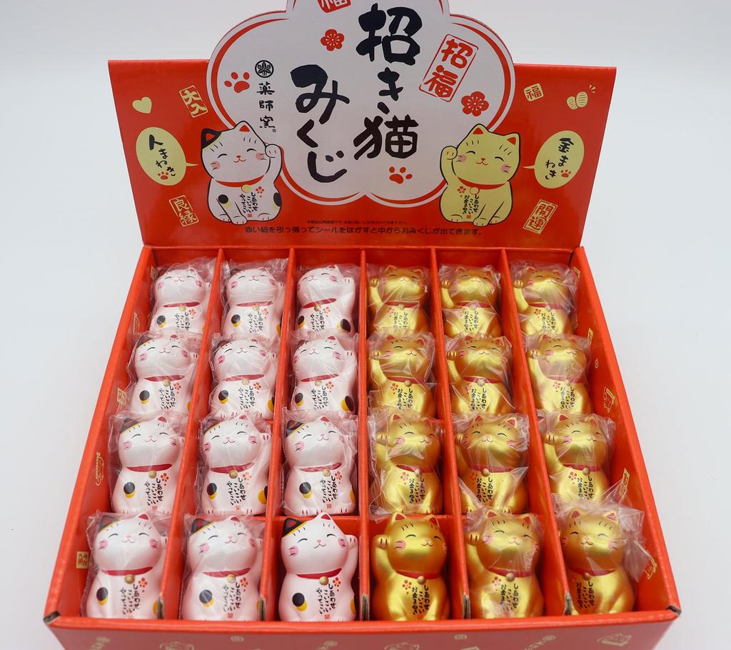 Yakushigama display set with fortune slip lucky charm Maneki-neko (beckoning cat) (24 pieces) (with sticker)