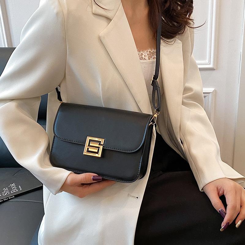 Foreign style retro armpit bag 2025 new autumn small square bag high-end niche chain single shoulder crossbody tofu bag