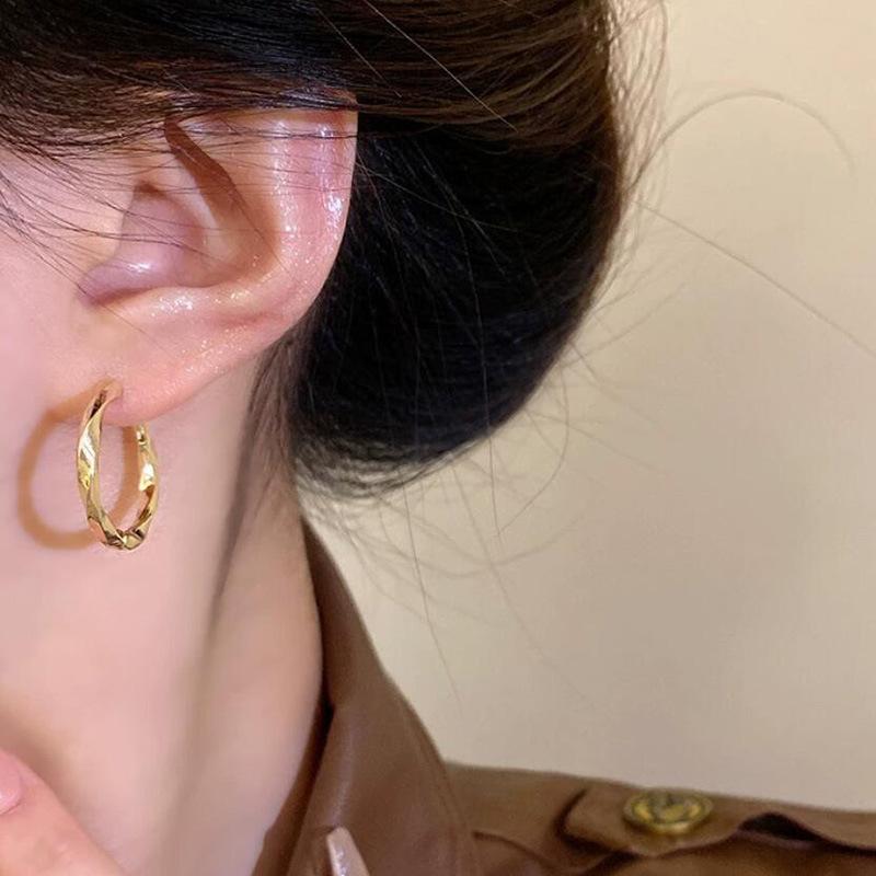 Female Versatile Niche Twisted Earrings