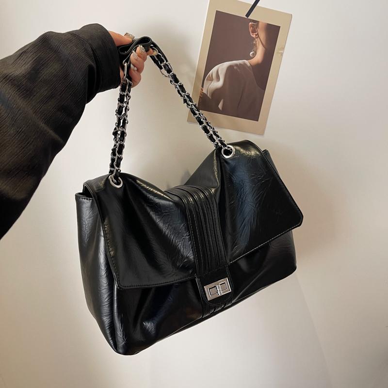 Large Capacity Women's Bag Single Shoulder Adorned Crossbody Bag Monochromatic Chain Classic Fashion Trend Black and White