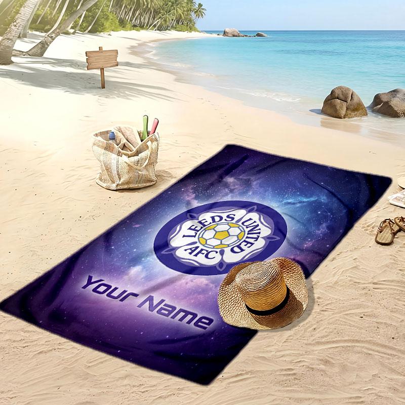 Leeds United Gepersonaliseerde Bedrukte Strandlaken Voetbal Logo Steun Aangepaste Naam Tekst Absorberende Handdoek Voor Sport Reizen Speciaal Cadeau