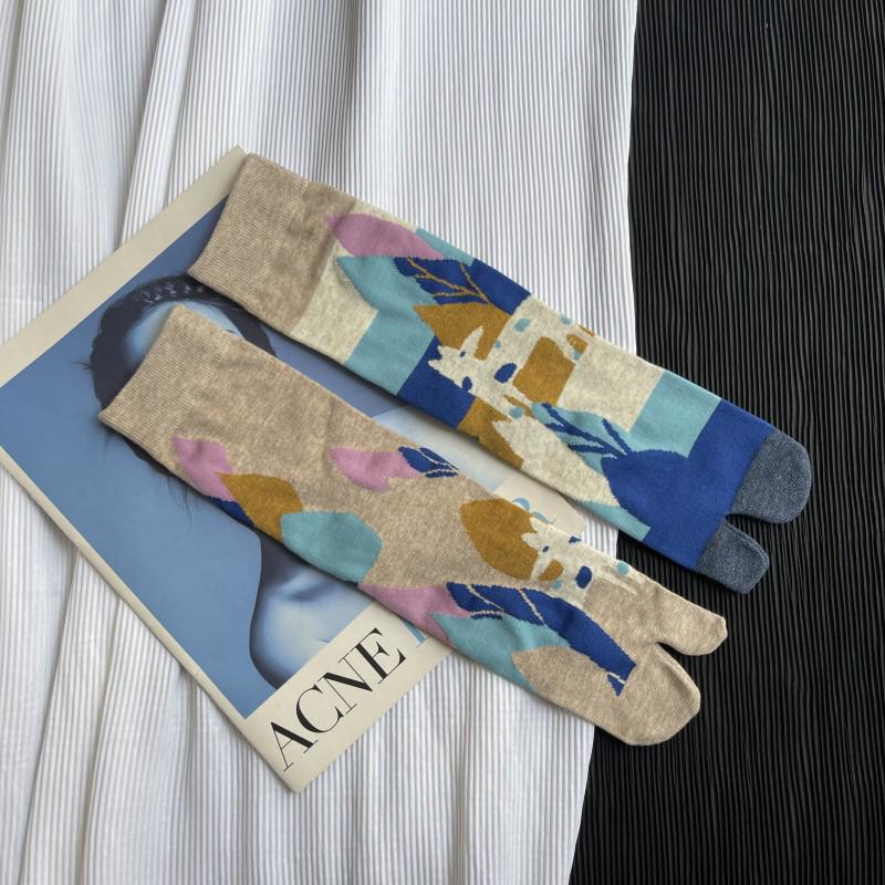Trendy Japanese Multi-Color Jacquard Floral Tabi Socks - Cute Split-Toe Mid-Calf Design
