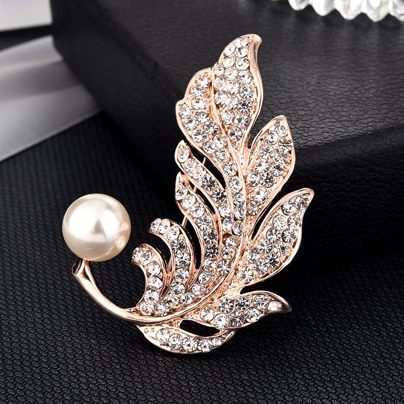 High-End Korean Alloy Scarf Buckle with Diamond, Pearl, and Brooch Pin Accessories