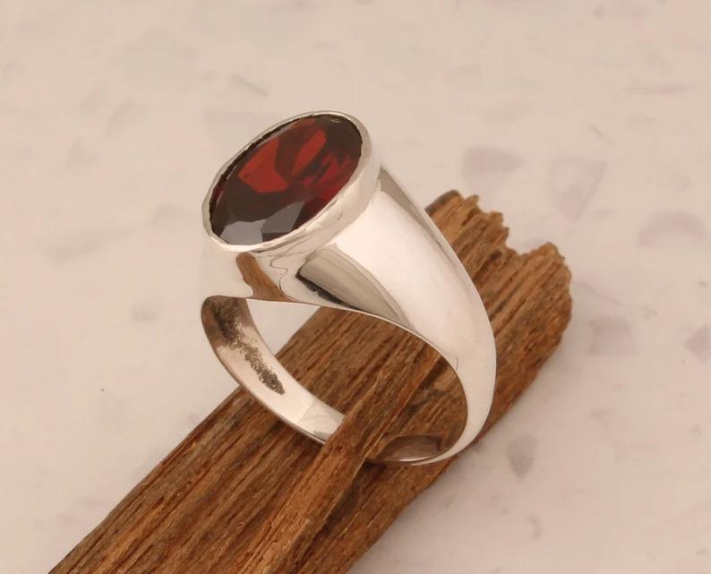 Roter Granat-Edelstein-Ring aus 925er Sterlingsilber, Unisex-Ring, ovaler Ring, Geburtsstein-Geschenk, Halo-Ring, Solitär-Ring