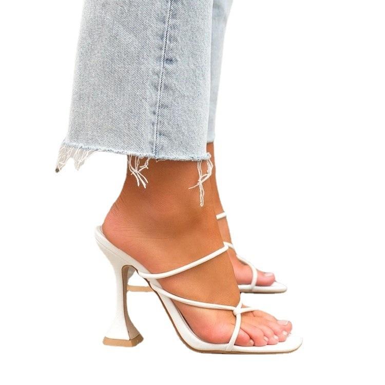 Tacchi Alti Stile Europeo Americano per Donna Estate Nuovi Taglie Forti Tacco Sottile Punta Quadrata alla Moda Esterno Disponibili a Magazzino a Fascia Singola
