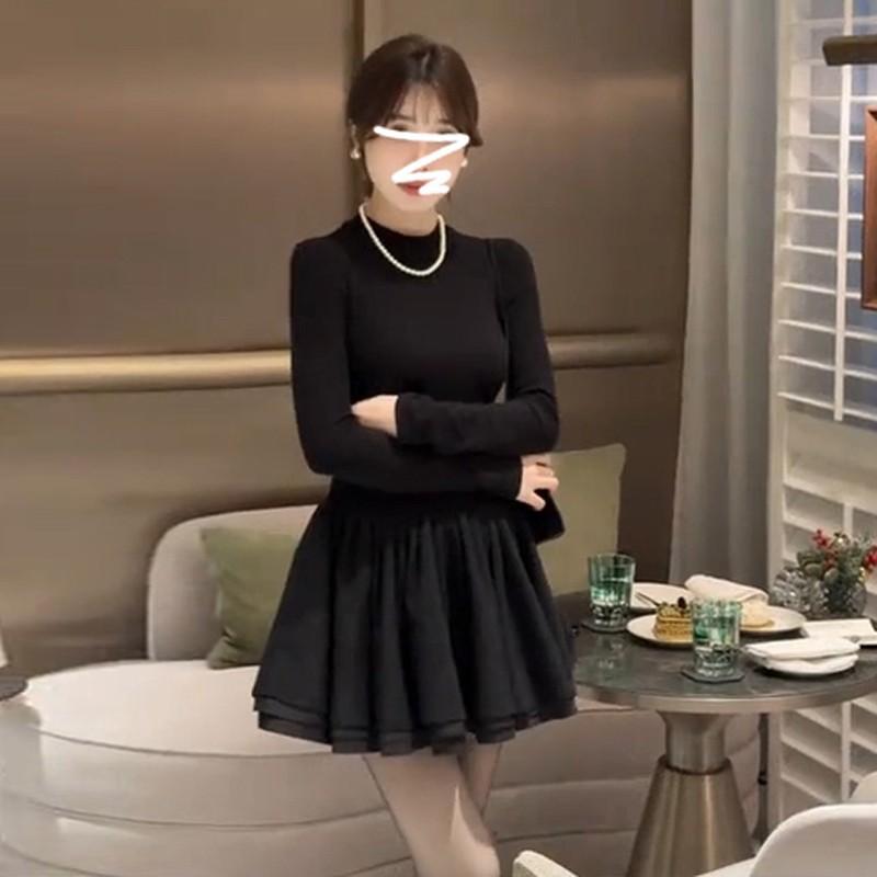 Small Black Knitted Dress, New Autumn and Winter Women's Clothing, with a Bottom Skirt Inside.