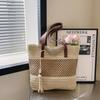 Sac Cabas en Paille pour Femme Grande Capacité Sac à Main en Rotin Tressé Sac de Plage d'Été Sac Bandoulière Couleur Contrastante Décor Pompon