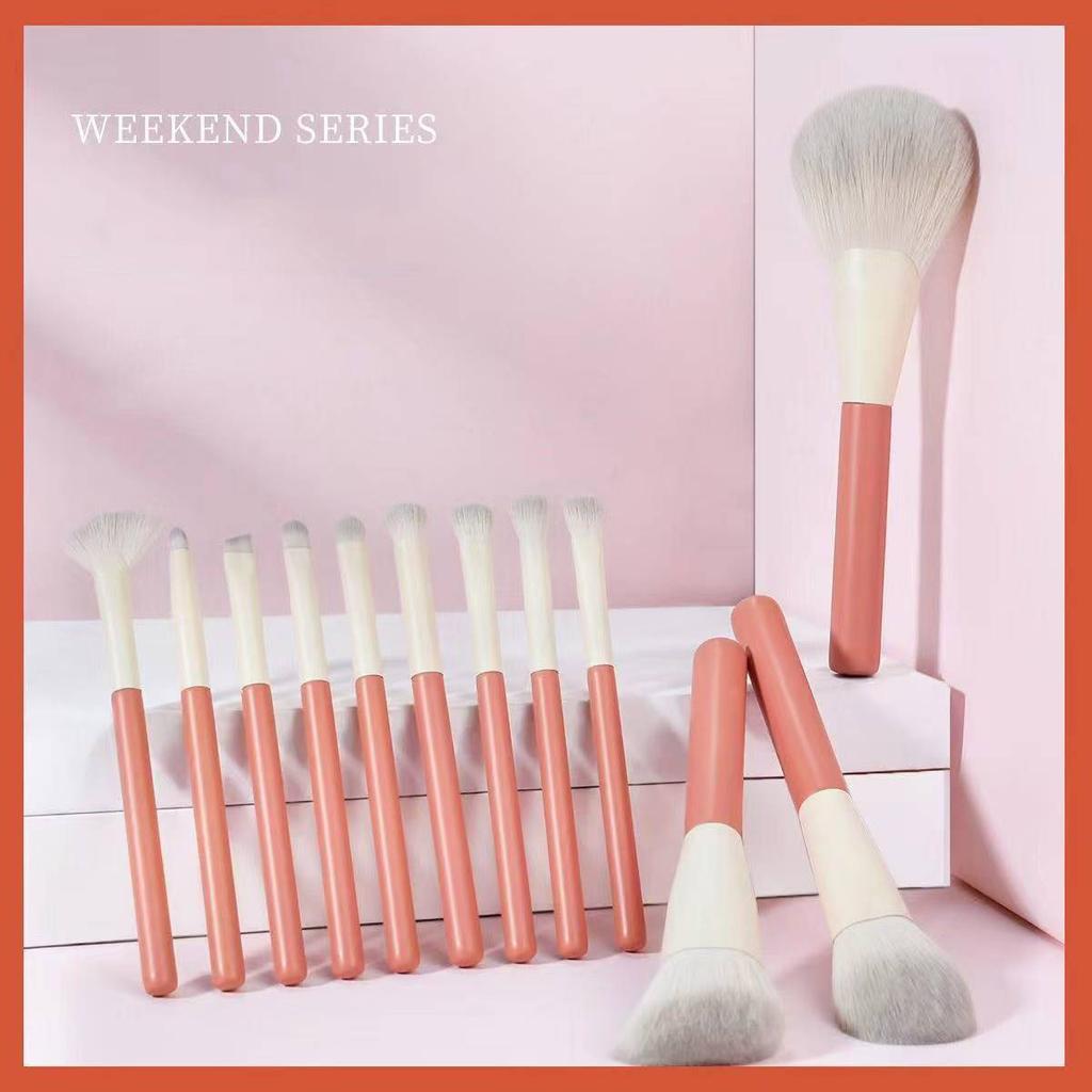 Holiday Series Makeup Brushes 12 Soft Concealer, High-gloss Repair, Blush Powder, Eye Shadow Brush and Full Set of Raspberry Brushes.
