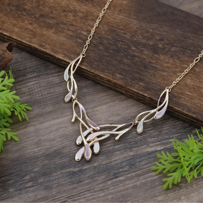 New enamel color hollow irregular petal necklace women's creative simple high-end flower necklace