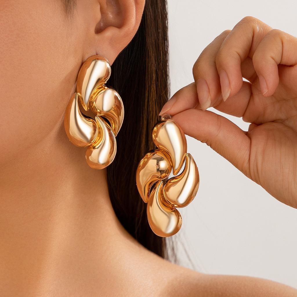 Street shots ins geometric metal earrings earrings design glossy surface comma water drop stud earrings female