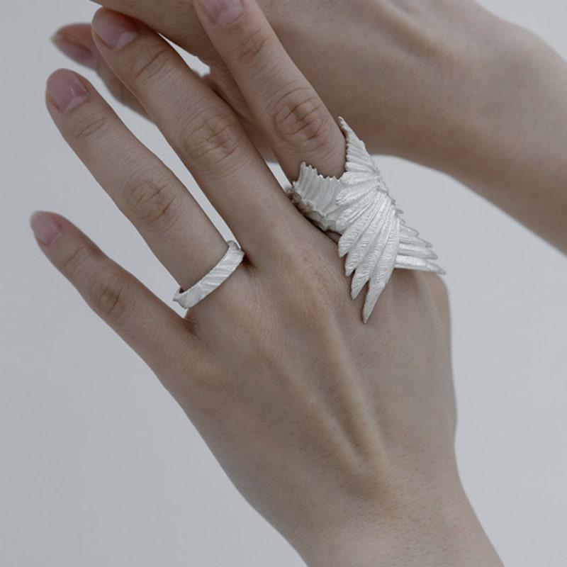 Mouvebament Swan Feather 04 Ring